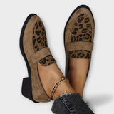 Elegantes zapato de mujer con estampado de leopardo