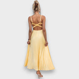 Maxi vestido amarillo plisado con escote en V