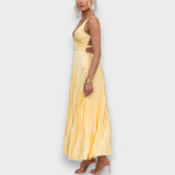 Maxi vestido amarillo plisado con escote en V