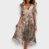 Elegante vestido con cuello en V